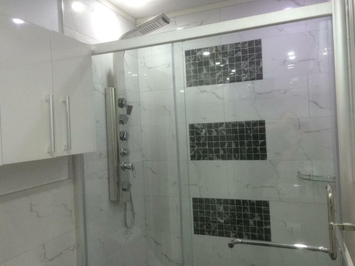 Luxury Two Story Villa Unit A 拉瓦尔 外观 照片